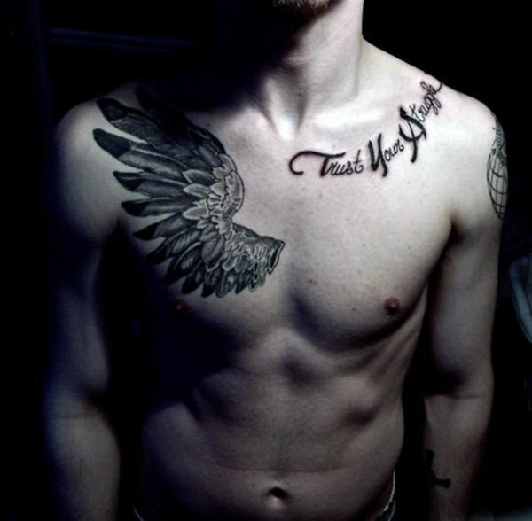 tatuaggio ali sul petto 29